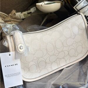Authentic COACH 1941 Signature jacquard/Glovetanned turnlock zip  Crosby/Clutch